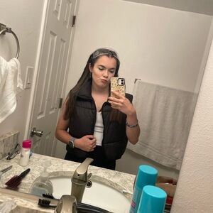 Meet your Posher, Cara